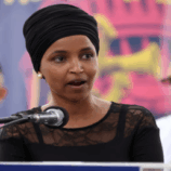 اعتقال المتهم بالاعتداء على النائبة إلهان عمر في مينيابوليس (صورة)