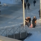 شاهد.. أول محاولة لرفع العلم الأمريكي في غرينلاند  تبوء بالفشل