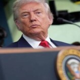 جهود دبلوماسية عربية وأوروبية فاشلة لتفادي حرب أمريكية إيرانية وسط حشود ضخمة وتصعيد