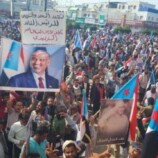 ساحة العروض…حشود جماهيرية مهيبة تجدد التفويض للرئيس الزُبيدي بعدن