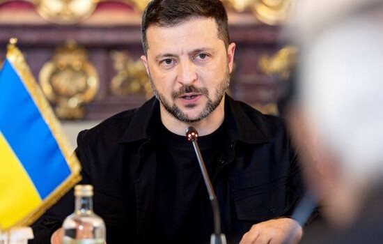 زيلينسكي يطالب واشنطن بالضغط على موسكو لإنهاء الحرب