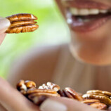 مراجعة علمية تكشف فوائد صحية غير متوقعة لجوز البقان