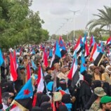 جماهير أبين تردد النشيد الجنوبي خلال فعالية الثبات والصمود