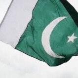 باكستان تعتزم تعويض عائلات ضحايا هجوم انتحاري استهدف مسجدا شيعيا