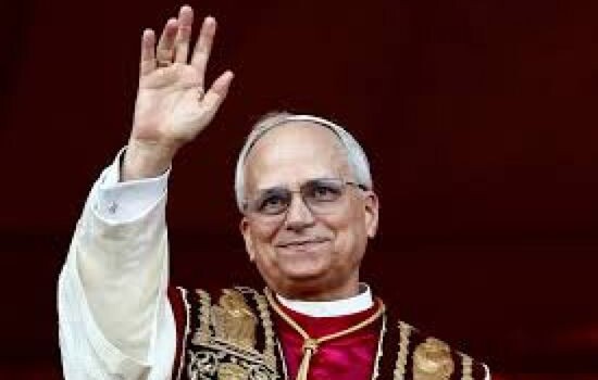 بابا الفاتيكان يقضي عطلة عيد الاستقلال الأمريكي في جزيرة لامبيدوزا الإيطالية