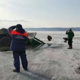 رجال الإنقاذ الروس يعثرون على جثث 7 أشخاص في موقع الحافلة الغارقة في بحيرة بايكال