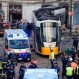 خروج ترام عن مساره بوسط ميلانو.. وميلوني تعلق على الحادث