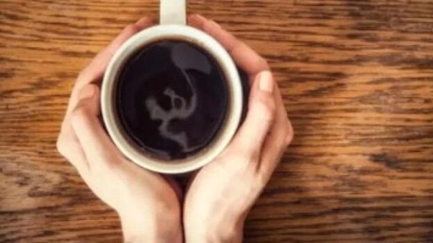 عادات يومية تدمر فوائد قهوتك: متى ولماذا يجب تعديل شربك للقهوة؟