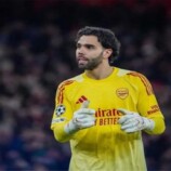 حارس آرسنال يرفع القبعة لزميله في إسبانيا: لولا هذا الحارس لما نافس برشلونة