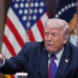 ترامب يعد بضمان “مستوى كبير من الأمان” لناقلات النفط في مضيق هرمز