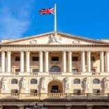 بنك إنجلترا يقترح تعزيز مرونة البنوك لمواجهة مخاطر السحب السريع للودائع