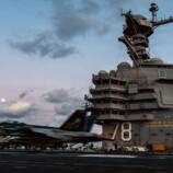 حاملة الطائرات الأمريكية “جيرالد فورد” تغادر نحو اليونان بعد حريق وإصابة 200 بحار