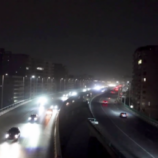 شوارع القاهرة غارقة بالظلام بعد قرار الحكومة المصرية تقنين استخدام الطاقة ليلا بسبب الحرب ضد إيران