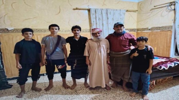 رئيس انتقالي سرار يافع يطمئن على صحة الكابتن محسن الجازعي