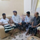 وفد من انتقالي حضرموت يتفقد الجريح أسامة الجامع