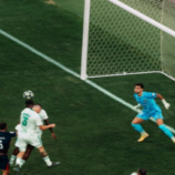 الأهلي السعودي بعشرة لاعبين يتخطى جوهر دار التعظيم ويبلغ نصف نهائي دوري أبطال آسيا للنخبة