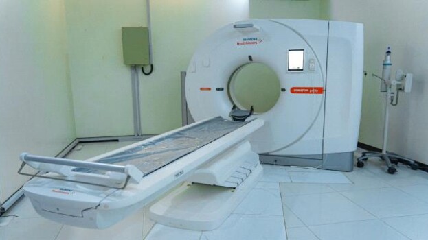 تدشين تشغيل وحدتي الرنين المغناطيسي والأشعة المقطعية بمستشفى شبوة العام