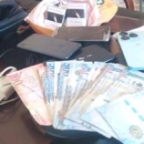 شرطة المهرة تضبط متهماً بانتحال شخصية واحتيال مالي خلال أقل من 12 ساعة من تلقي البلاغ
