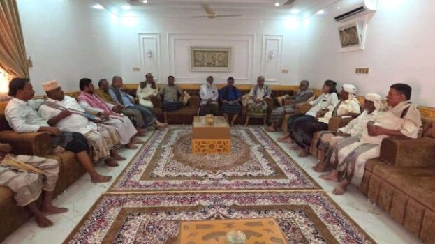 وفد من انتقالي وادي وصحراء حضرموت يزور الشيخ عمر بخضر والكادر عمر بالراشد تقديرًا لأدوارهما الوطنية