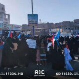 حرائر عدن ينددن بتدهور الخدمات الأساسية خلال وقفة احتجاجية