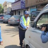 شرطة السير في البريقة تواصل ضبط السيارات المخالفة